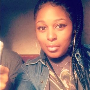 Meet your Posher, Alicia